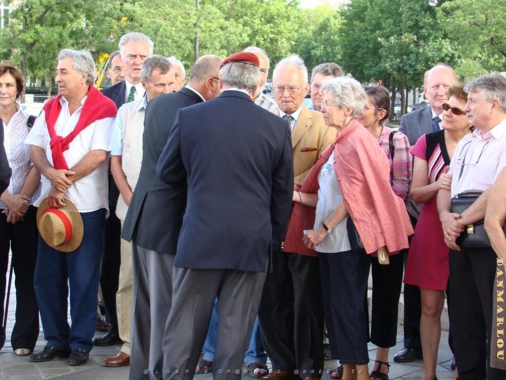11 Son fils est Disparu. Elle ne peut retenir son emotion. Presentation du drame au Commissaire de la Flamme.jpg